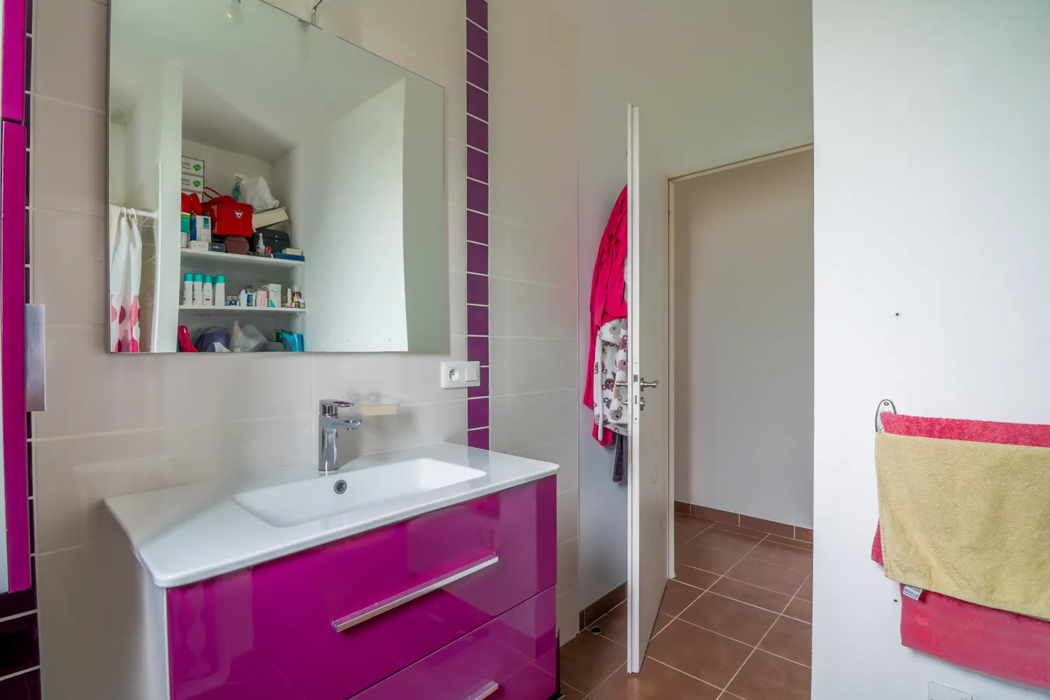 Charmante maison à vendre à Champdolent avec 4 chambres et jardin 