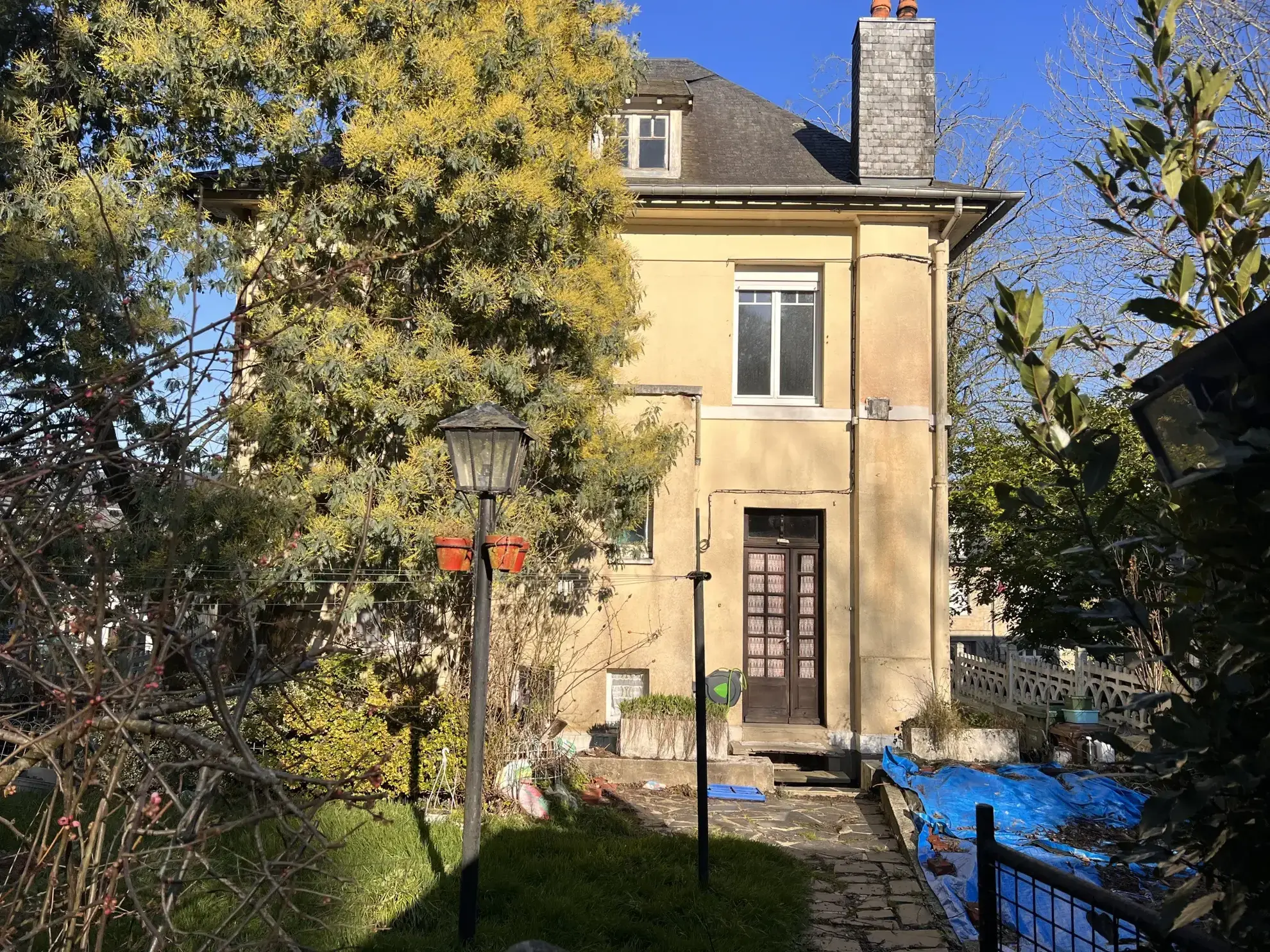 Maison de maître à rénover proche du centre de Villedieu-les-Poêles 