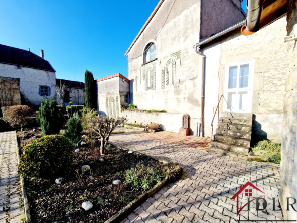 Maison de 260 m² habitables à Voisey, sans travaux 