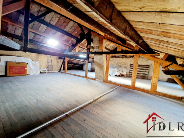 Maison de 260 m² habitables à Voisey, sans travaux 