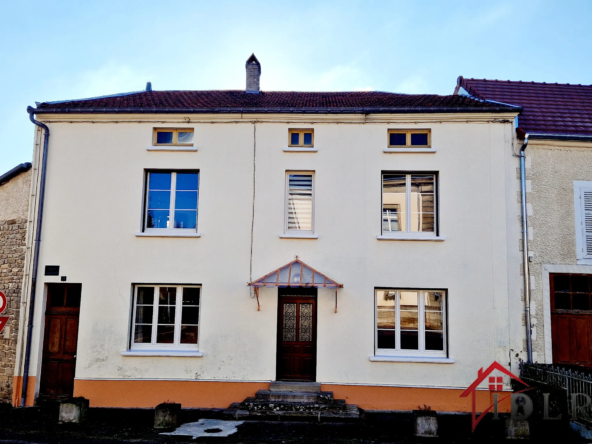 Maison de 260 m² habitables à Voisey, sans travaux 
