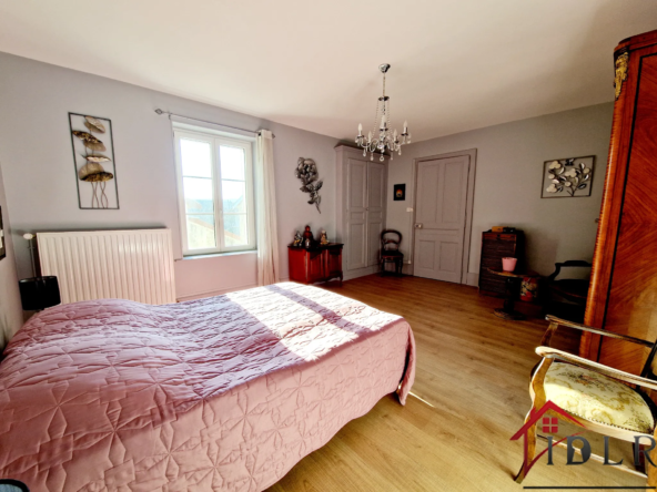 Maison de 260 m² habitables à Voisey, sans travaux 
