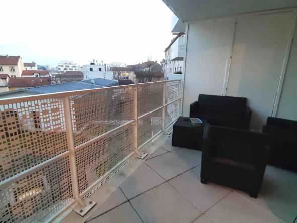 T2 Lyon 8e Avec Balcon et Garage - Investissement Locatif 