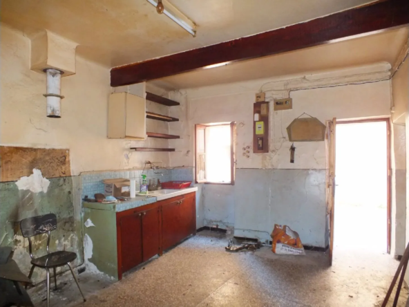 Maison de village à rénover à Fuveau - 75 m² avec dépendances 