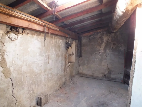 Maison de village à rénover à Fuveau - 75 m² avec dépendances 