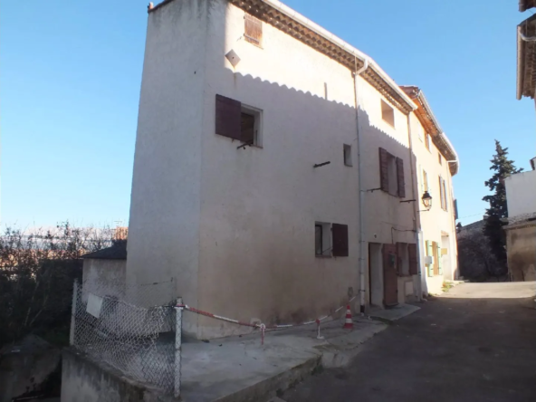 Maison de village à rénover à Fuveau - 75 m² avec dépendances 
