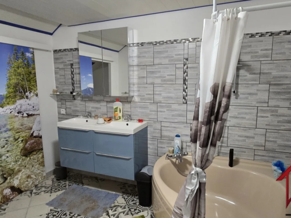 Maison de Village Rénovée de 191 m² à Baume-les-Dames 