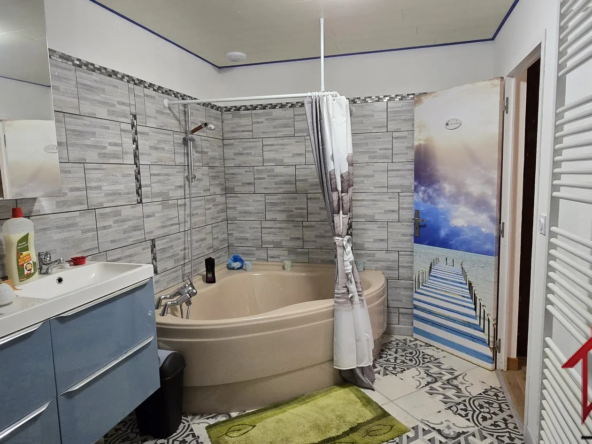 Maison de Village Rénovée de 191 m² à Baume-les-Dames 