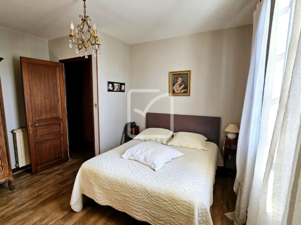 Charmante maison de caractère avec piscine à Varetz 
