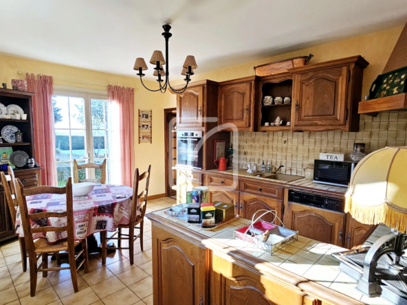 Charmante maison de caractère avec piscine à Varetz 