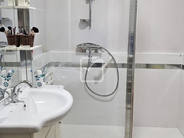 Charmante maison de caractère avec piscine à Varetz 