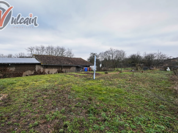 Maison de ville sur 1150 m² de terrain à Maringues 
