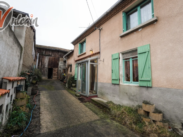 Maison de ville sur 1150 m² de terrain à Maringues 