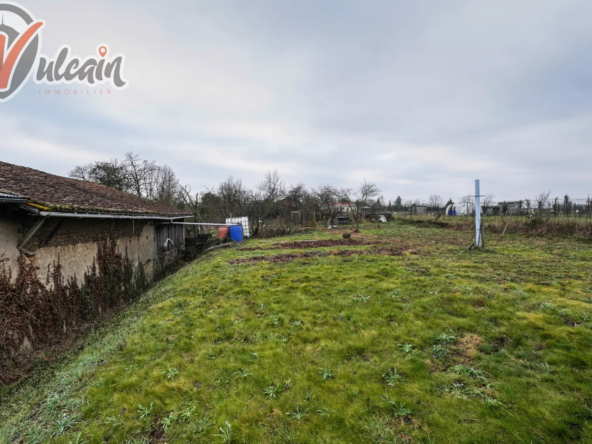 Maison de ville sur 1150 m² de terrain à Maringues 