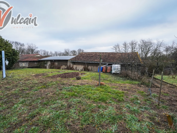 Maison de ville sur 1150 m² de terrain à Maringues 