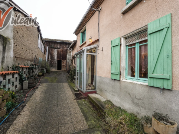 Maison de ville sur 1150 m² de terrain à Maringues 