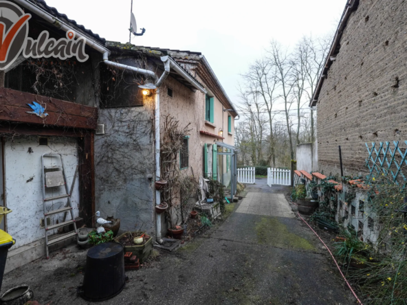 Maison de ville sur 1150 m² de terrain à Maringues 