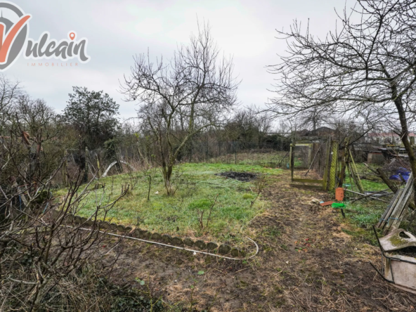 Maison de ville sur 1150 m² de terrain à Maringues 