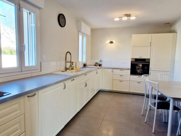 Villa rénovée de 117,25 m² à vendre à Bollène 