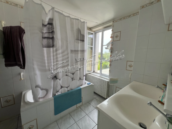 Maison familiale avec vue imprenable à La Marche - 161 000 € 