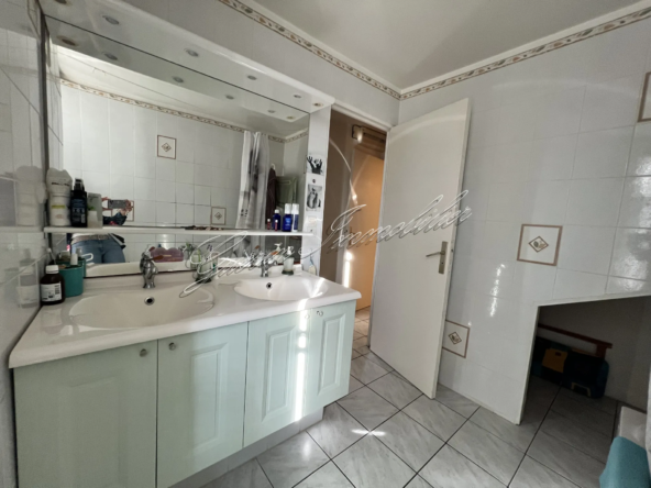 Maison familiale avec vue imprenable à La Marche - 161 000 € 