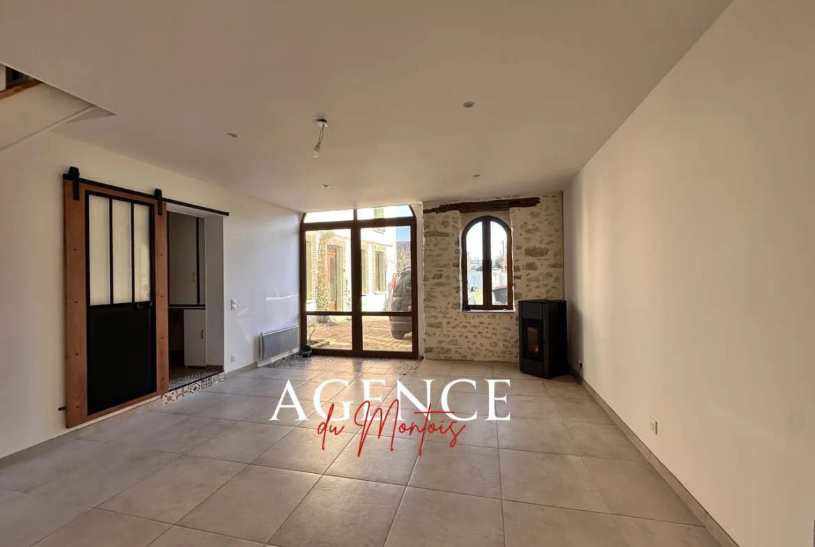 Maison de village rénovée à Donnemarie Dontilly avec 5 chambres 