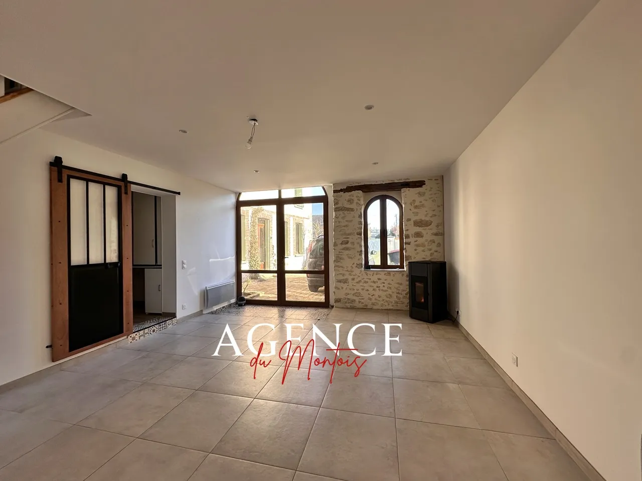 Maison de village rénovée à Donnemarie Dontilly avec 5 chambres 