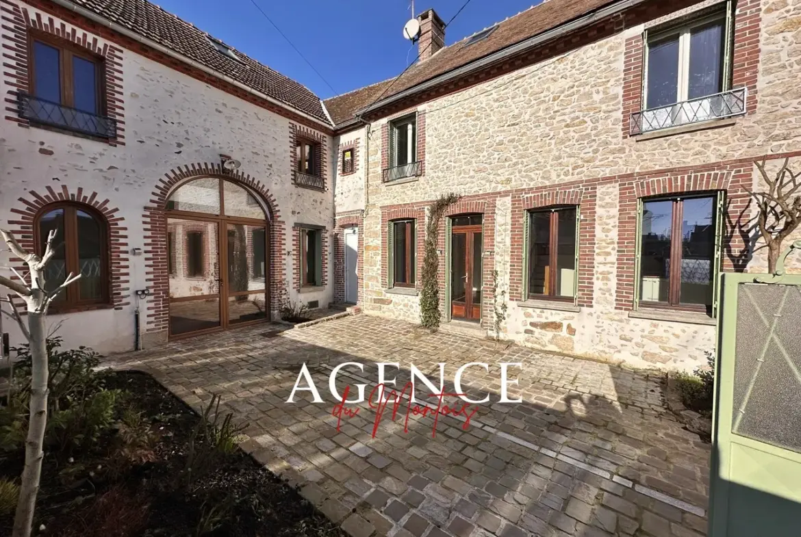 Maison de village rénovée à Donnemarie Dontilly avec 5 chambres 