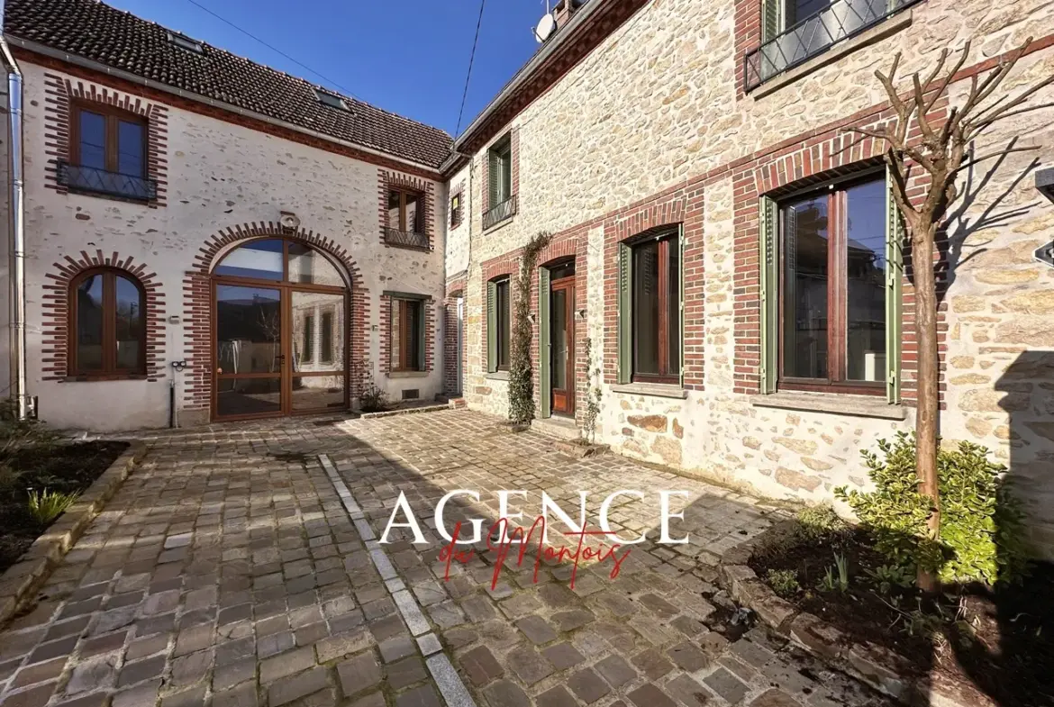Maison de village rénovée à Donnemarie Dontilly avec 5 chambres 