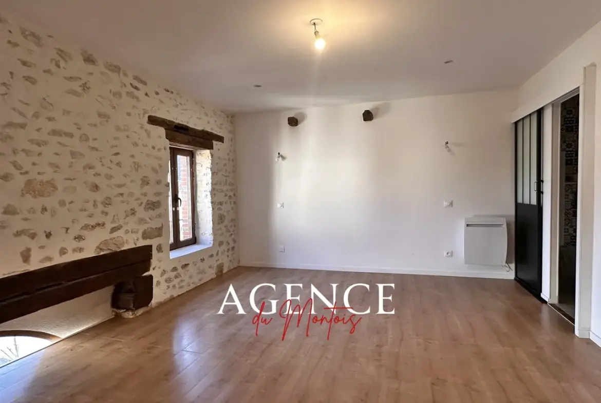 Maison de village rénovée à Donnemarie Dontilly avec 5 chambres 