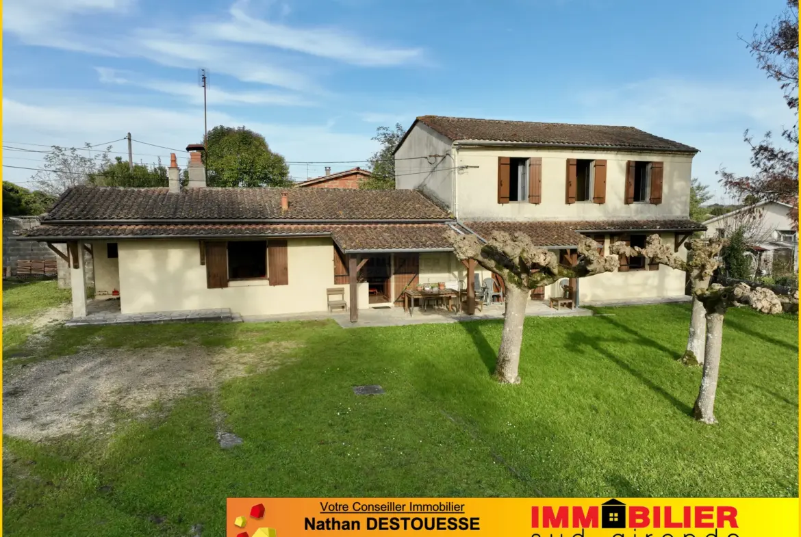 Maison en Pierre avec Vue sur les Vignes à Illats 