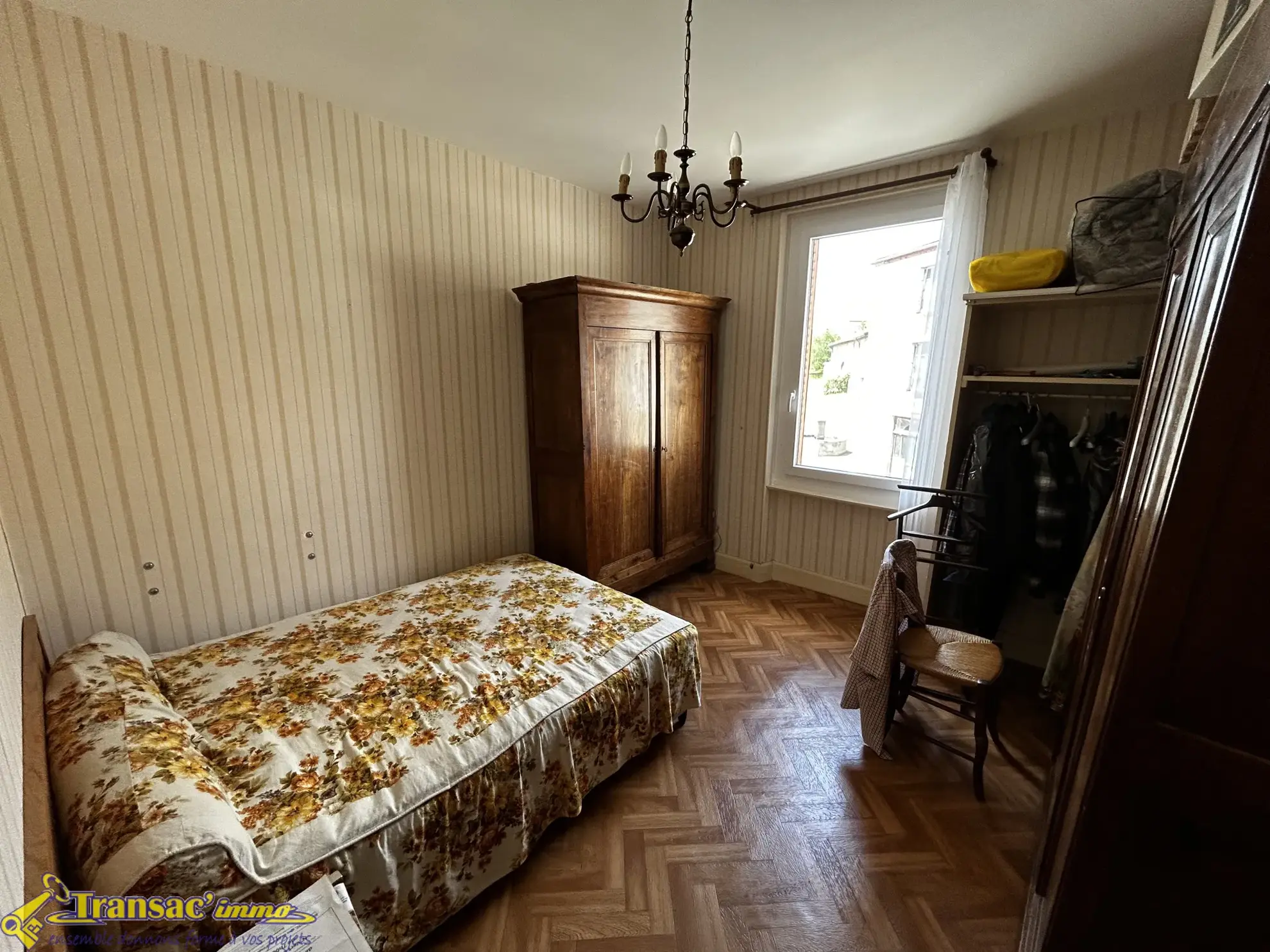 Maison de Village 96 m² à Lachaux avec Cour et Grange 