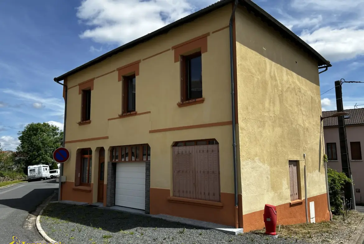 Maison de Village 96 m² à Lachaux avec Cour et Grange 