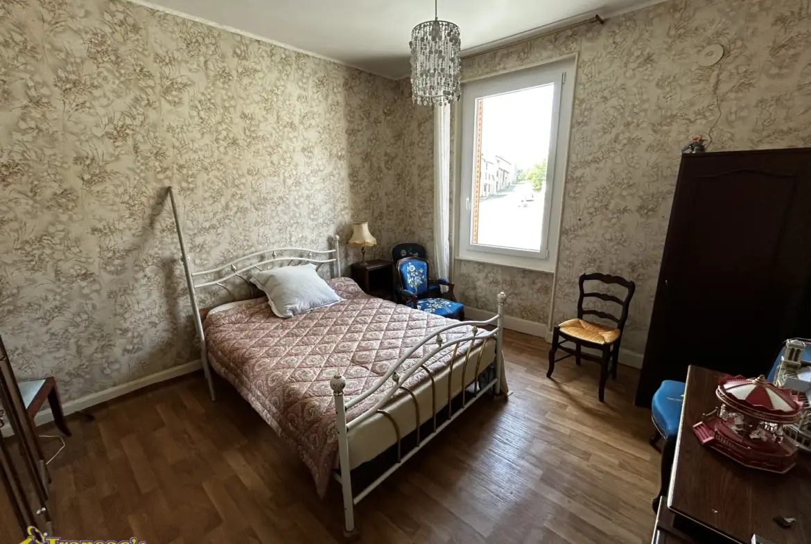 Maison de Village 96 m² à Lachaux avec Cour et Grange 
