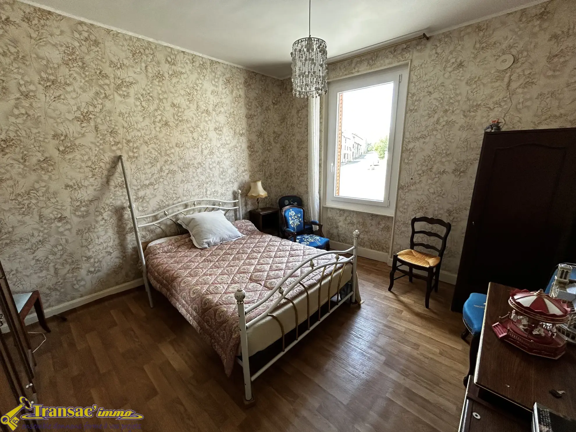 Maison de Village 96 m² à Lachaux avec Cour et Grange 