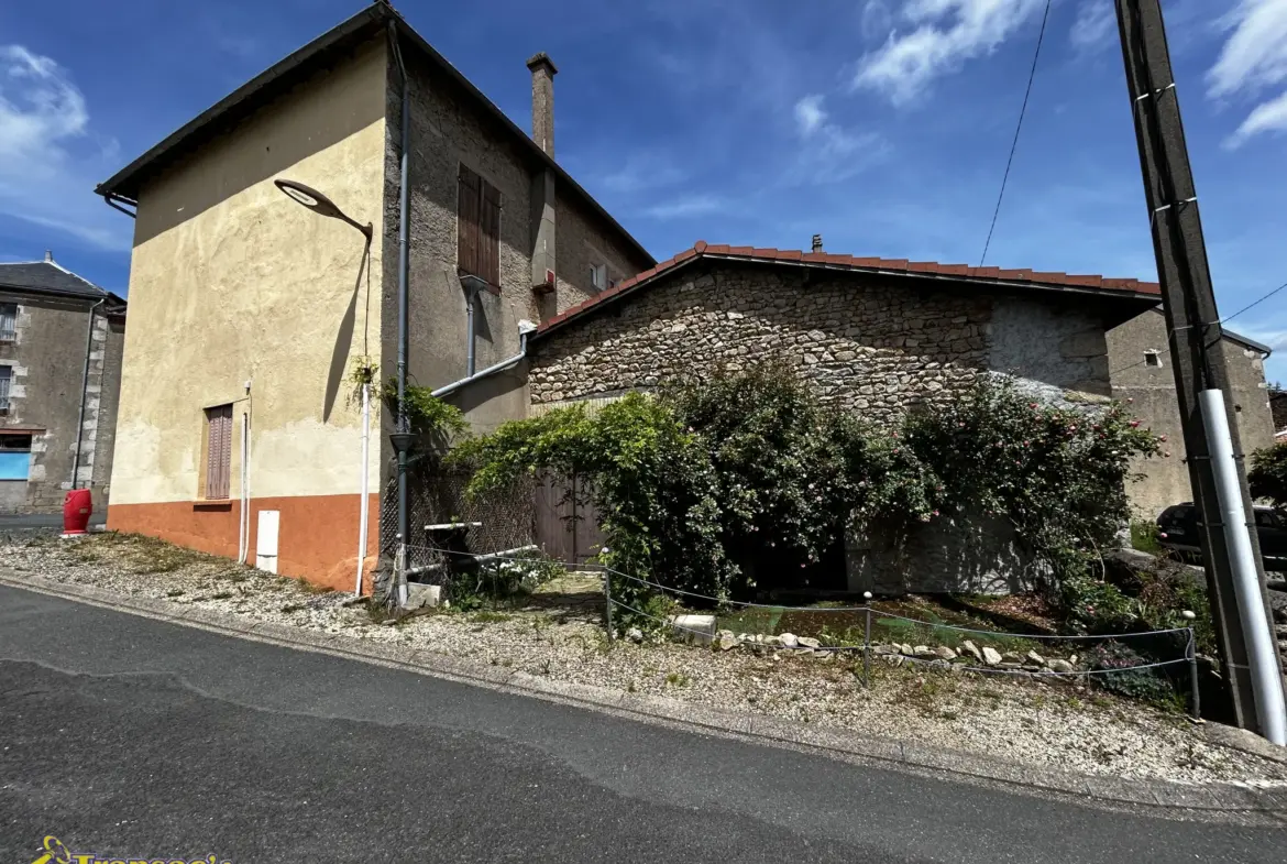 Maison de Village 96 m² à Lachaux avec Cour et Grange 