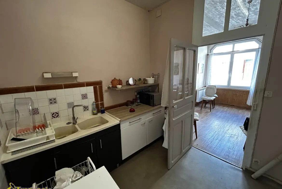 Maison de Village 96 m² à Lachaux avec Cour et Grange 
