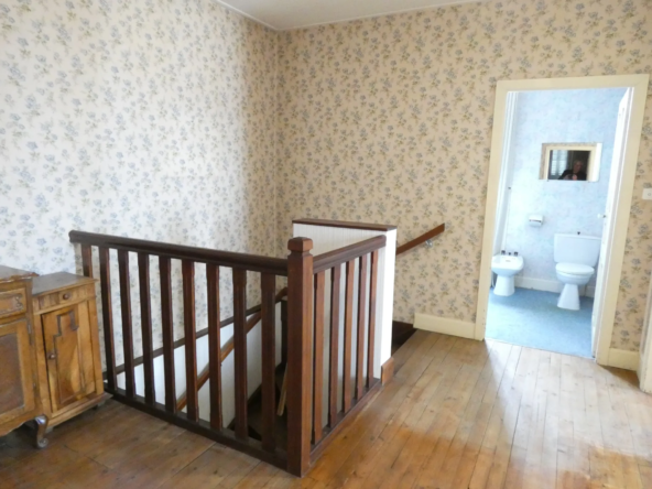 Maison en pierre à vendre à Jussac, 3 chambres, 900 m² de terrain 