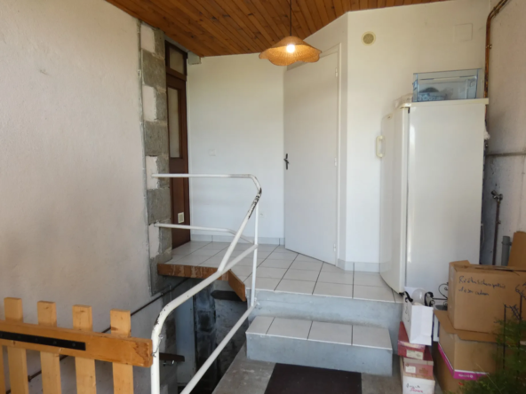 Maison en pierre à vendre à Jussac, 3 chambres, 900 m² de terrain 