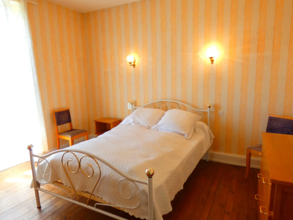 Maison en pierre à vendre à Jussac, 3 chambres, 900 m² de terrain 