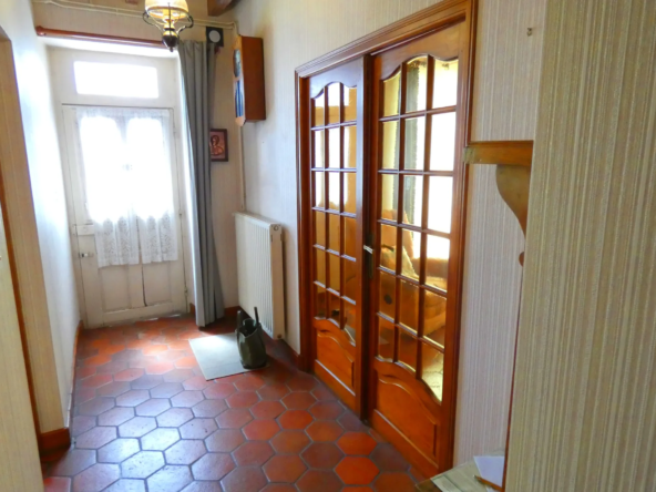 Maison en pierre à vendre à Jussac, 3 chambres, 900 m² de terrain 