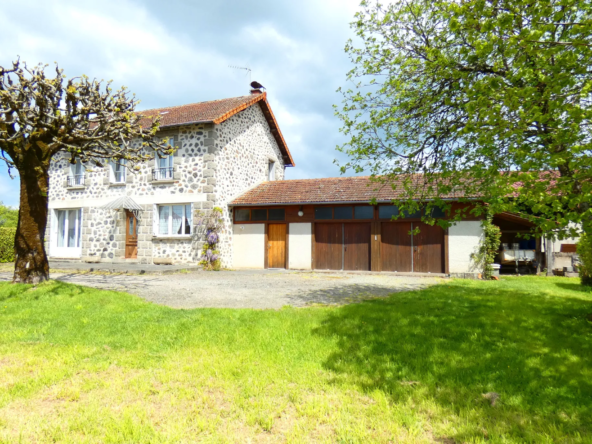 Maison en pierre à vendre à Jussac, 3 chambres, 900 m² de terrain 