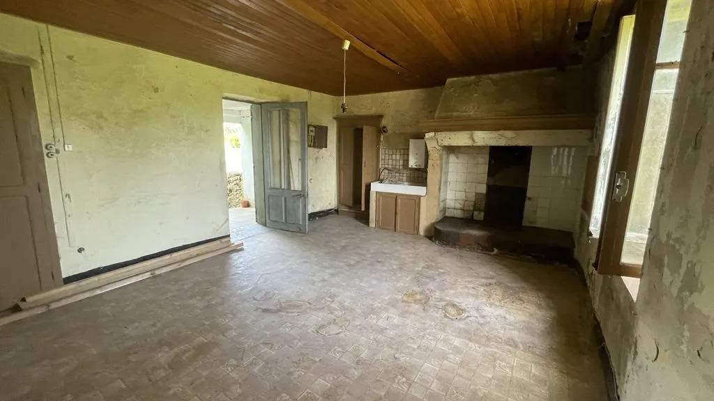 Mas de campagne à rénover à St Marcel de Careiret 