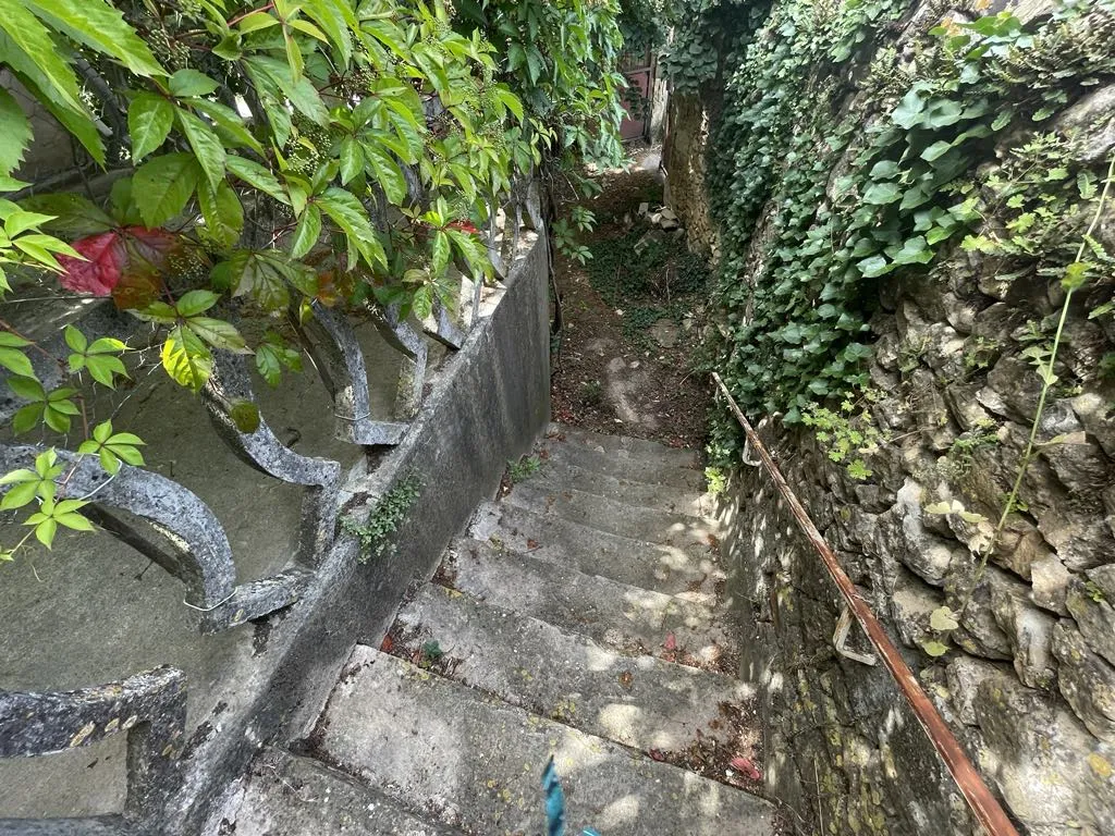 Mas de campagne à rénover à St Marcel de Careiret 