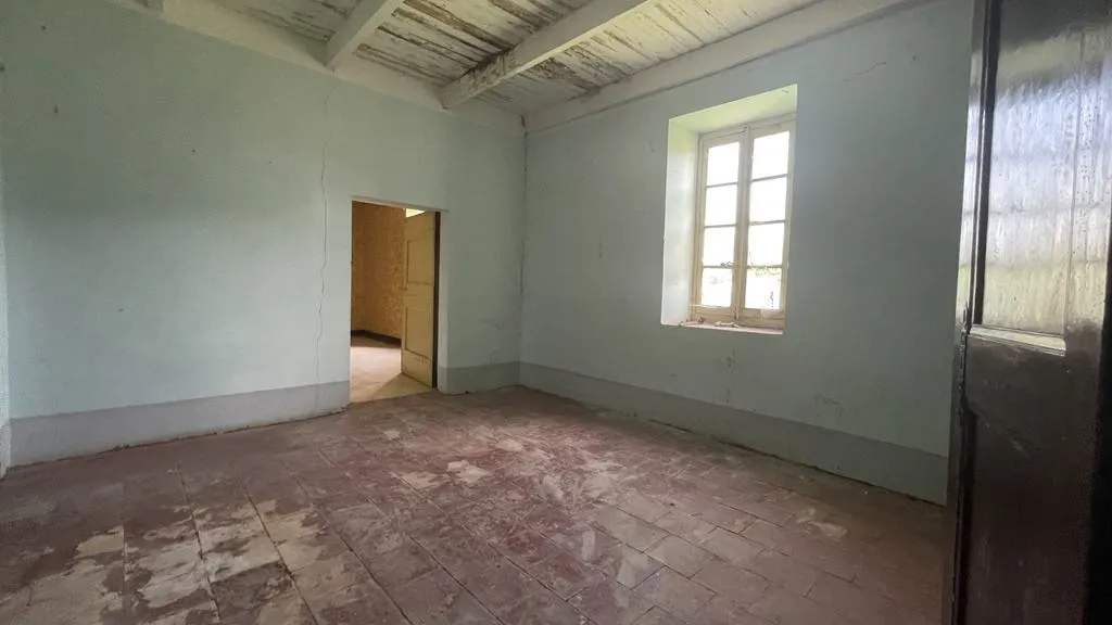 Mas de campagne à rénover à St Marcel de Careiret 