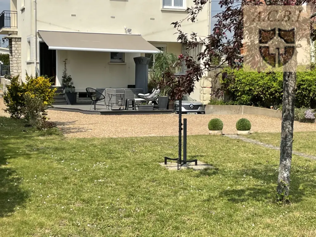 Maison spacieuse à Vendôme, 10 minutes du centre-ville avec jardin clos