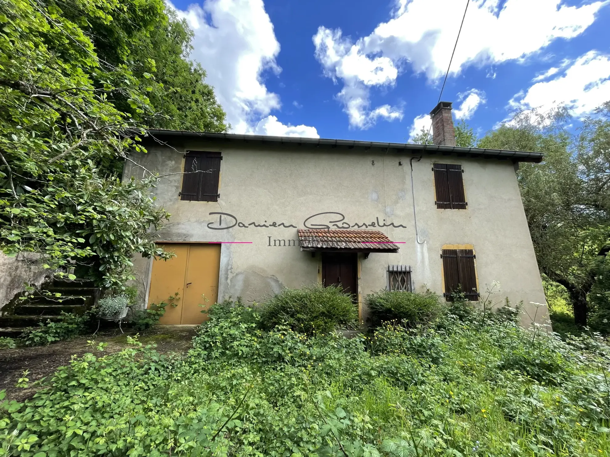 Maison de campagne à rénover à Cours-la-Ville 