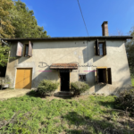 Maison de campagne à rénover à Cours-la-Ville