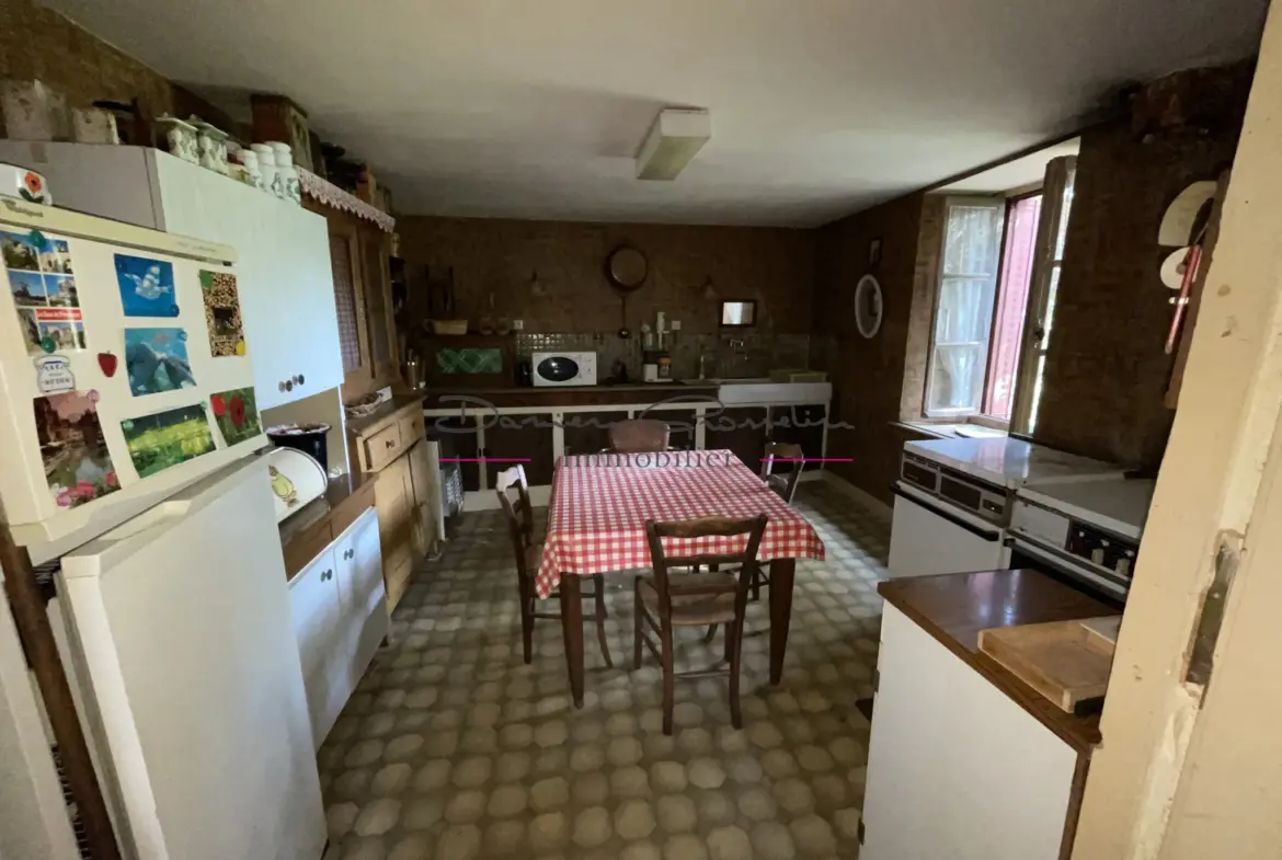 Maison de campagne à rénover à Cours-la-Ville 