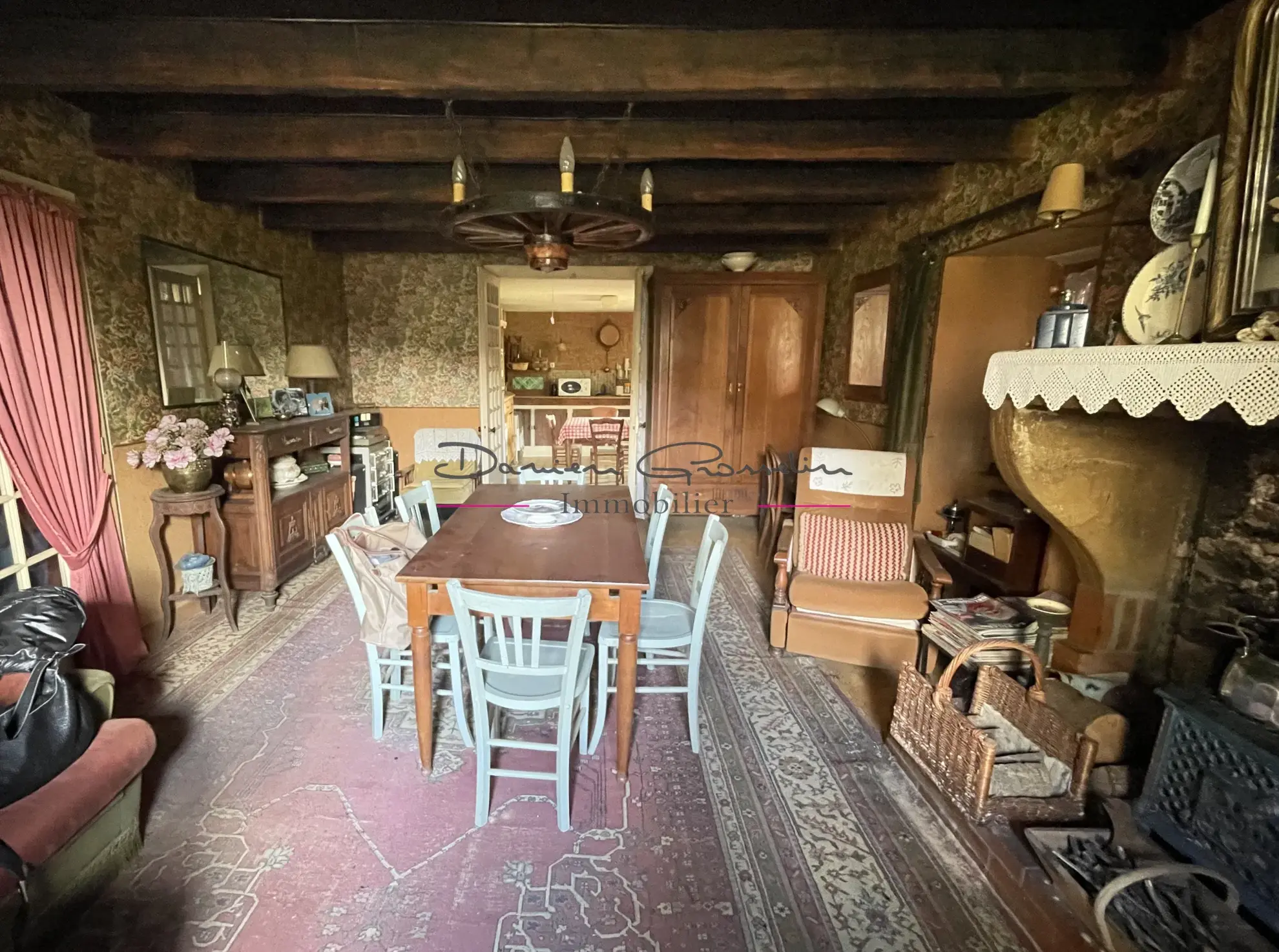 Maison de campagne à rénover à Cours-la-Ville 